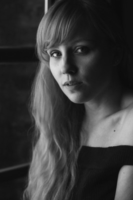 » #3/3 « / Lattice Window / Blog post by <a href="https://strkng.com/en/photographer/wolfslord+photography/">Photographer Wolfslord Photography</a> / 2019-05-26 11:57 / Portrait