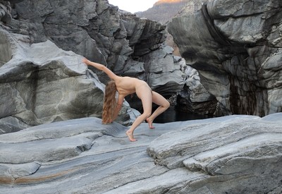 » #8/8 « / Rock sculptures / Blog post by <a href="https://strkng.com/en/model/la+fleur+de+la+nuit/">Model la fleur de la nuit</a> / 2022-03-30 22:23