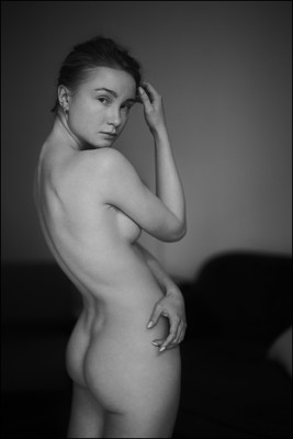 » #7/9 « / Bogdana / Blog post by <a href="https://kaimueller.strkng.com/en/">Photographer Kai Mueller</a> / 2024-01-02 19:10 / Nude