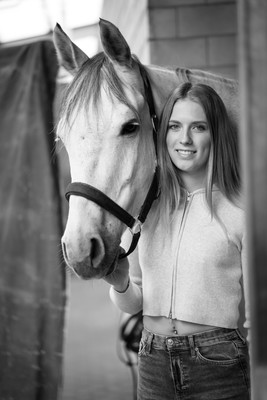 » #1/8 « / Graduation Shooting / Blog post by <a href="https://strkng.com/en/photographer/sven+hasper/">Photographer Sven Hasper</a> / 2020-08-13 22:12 / Portrait / #corona