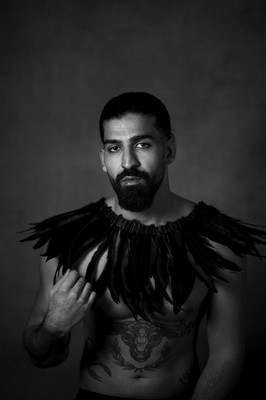 Anusch / Fine Art / portrait,monochrome,malemodel,feather,onelightsetup,homestudio,beard