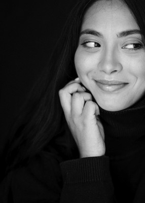 » #3/9 « / portraits with amina / Blog-Beitrag von <a href="https://strkng.com/de/fotograf/lichtundnicht/">Fotograf LICHTundNICHT</a> / 17.09.2023 19:00 / Portrait