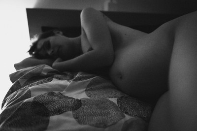 » #4/5 « / Beauty &amp; Pregnancy / Blog post by <a href="https://strkng.com/en/photographer/marc+schnyder/">Photographer Marc Schnyder</a> / 2020-11-10 21:24 / Nude