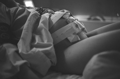 » #7/9 « / Beauty, Pregnancy &amp; Birth / Blog-Beitrag von <a href="https://strkng.com/de/fotograf/marc+schnyder/">Fotograf Marc Schnyder</a> / 23.11.2020 20:58 / Everyday / Childbith,Pregnancy,Pregnant,Belly,Bellybump,Closeup,Labor