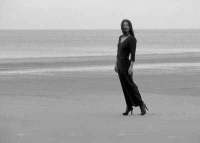 Anna, Usedom 2019 / Schwarz-weiss / Anna,Film135,Ostsee,Kleid,Fashion,analog,135film,apx400,d76