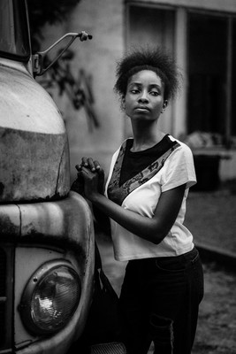 » #8/8 « / available light shooting / Blog-Beitrag von <a href="https://strkng.com/de/fotograf/photographysh/">Fotograf photographysh</a> / 20.06.2020 20:04 / portrait,people,blackwhite,blackandwhite,availablelight