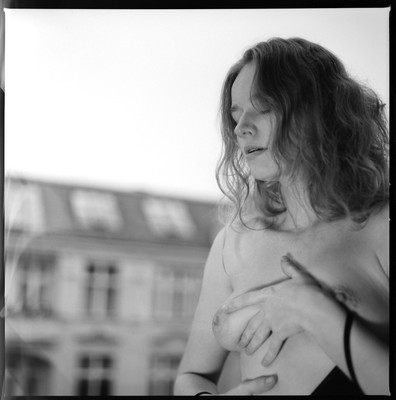 » #3/6 « / Dovile on film / Blog post by <a href="https://strkng.com/en/photographer/mika-ef/">Photographer mika-ef</a> / 2020-01-21 01:40 / Nude