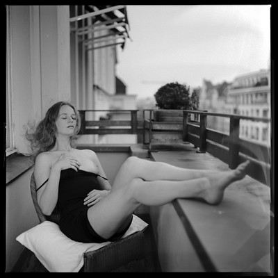 » #5/6 « / Dovile on film / Blog-Beitrag von <a href="https://strkng.com/de/fotograf/mika-ef/">Fotograf mika-ef</a> / 21.01.2020 01:40 / Nude