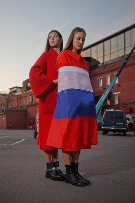 » #5/9 « / Red is new red / Blog post by <a href="https://strkng.com/en/photographer/dewframe/">Photographer DEWFRAME</a> / 2020-05-05 22:13