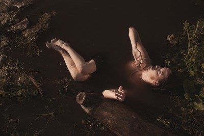 » #5/9 « / Time borrows up the pages / Blog post by <a href="https://strkng.com/en/photographer/dewframe/">Photographer DEWFRAME</a> / 2020-09-09 19:02