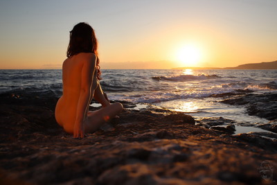 Am Ende des Tages / Nude / Griechenland,Meer,Sonnenuntergang,Felsen