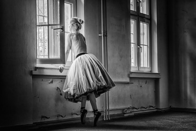 » #2/7 « / Fenster und Türen / Blog post by <a href="https://strkng.com/en/photographer/schiwa+rose/">Photographer Schiwa Rose</a> / 2020-06-26 14:01 / Nude