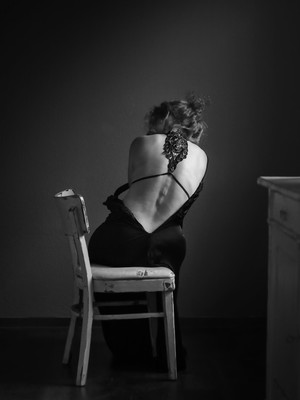 » #8/8 « / das Ei, die Blume und die Uhr / Blog post by <a href="https://strkng.com/en/photographer/schiwa+rose/">Photographer Schiwa Rose</a> / 2021-04-29 13:47 / Konzeptionell