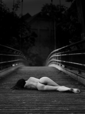 » #5/8 « / die Brücke / Blog post by <a href="https://strkng.com/en/photographer/schiwa+rose/">Photographer Schiwa Rose</a> / 2021-09-19 19:30 / Nude