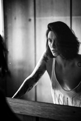 » #2/4 « / The Mirror / Blog post by <a href="https://strkng.com/en/photographer/wolf+anders+photography/">Photographer Wolf Anders Photography</a> / 2020-07-14 11:25