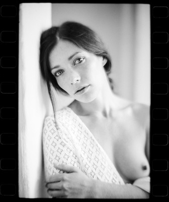 » #4/9 « / Anna / Blog post by <a href="https://strkng.com/en/photographer/olaf+radcke/">Photographer olaf radcke</a> / 2023-07-29 07:47 / Nude