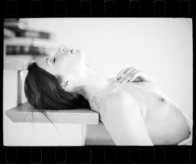 » #8/9 « / Anna / Blog post by <a href="https://strkng.com/en/photographer/olaf+radcke/">Photographer olaf radcke</a> / 2023-07-29 07:47 / Nude