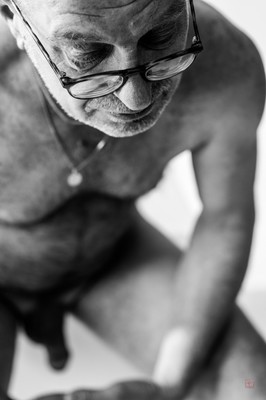 » #4/9 « / male nude portrait / Blog post by <a href="https://strkng.com/en/photographer/dietmar+sebastian+fischer/">Photographer Dietmar Sebastian Fischer</a> / 2021-04-22 11:04