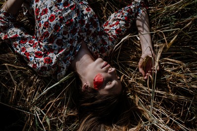 » #6/9 « / Poppy feels as poppy is / Blog post by <a href="https://strkng.com/en/photographer/andrea+grzicic/">Photographer Andrea Grzicic</a> / 2018-08-21 17:56