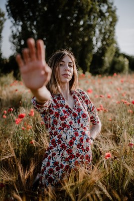 » #8/9 « / Poppy feels as poppy is / Blog post by <a href="https://strkng.com/en/photographer/andrea+grzicic/">Photographer Andrea Grzicic</a> / 2018-08-21 17:56