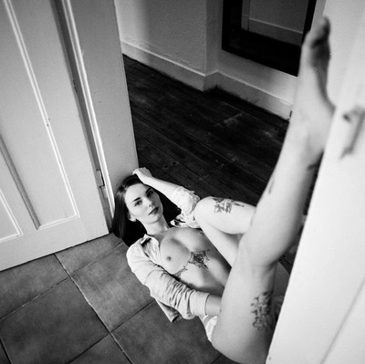» #5/9 « / Frau Wolf / Blog post by <a href="https://strkng.com/en/photographer/filthy+wizard/">Photographer Filthy Wizard</a> / 2020-02-23 05:09 / Nude