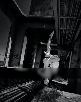 » #3/9 « / Blog post by <a href="https://strkng.com/en/photographer/photo-wink/">Photographer Photo_Wink</a> / 2020-07-03 00:19 / Nude / nude,female,industrial,ropes,shibari,suspension