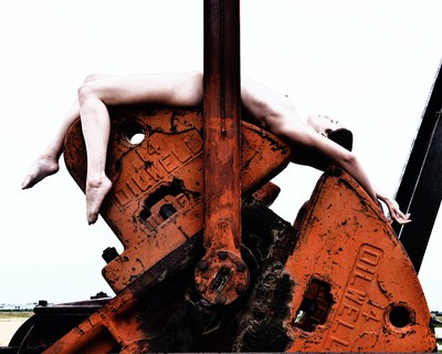 The Rack / Konzeptionell / nude,female,industrial,oil,abandon,erotic,conceptual,color