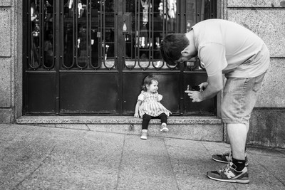 Look here! / Street / streetphotography,kids,memories,Madrid