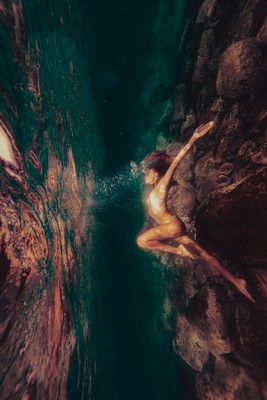 » #3/3 « / Green underwater girl / Blog post by <a href="https://strkng.com/en/photographer/jos%C3%A9+bringas/">Photographer José Bringas</a> / 2021-01-04 00:17