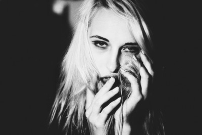 » #2/4 « / The face is the most interesting part of the body / Blog post by <a href="https://strkng.com/en/photographer/mike+stacey/">Photographer Mike Stacey</a> / 2019-11-17 08:24 / Portrait