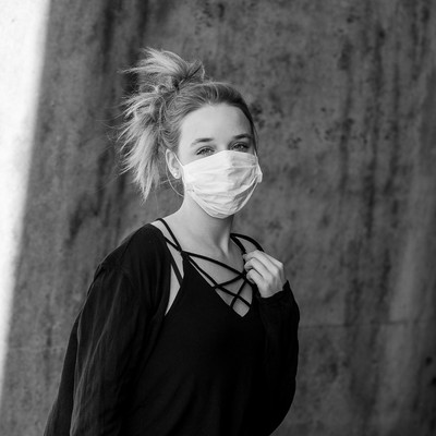 » #3/9 « / masked girl / Blog post by <a href="https://strkng.com/en/photographer/sanna+dimario/">Photographer Sanna Dimario</a> / 2020-08-13 23:13 / Portrait / #corona,maske,mask