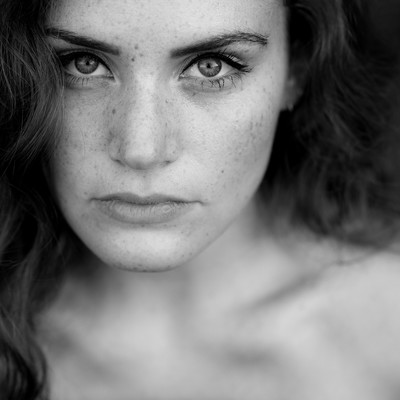 freckles / Portrait / portrait,blackandwhite,biancoenero,woman,girl,eyes,blueeyes,locken,freckles