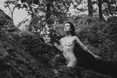 Sabi naturebound / Nude / nudeinnature,woman,outdoors,nudephotography,blackandwhitephotography,nude,naturebound