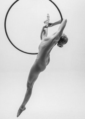 Fanny aerial hoop / Nude