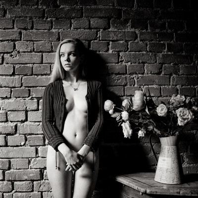» #4/6 « / Emmi / Blog post by <a href="https://strkng.com/en/photographer/drachenphoto/">Photographer drachenphoto</a> / 2021-12-30 18:27 / Nude