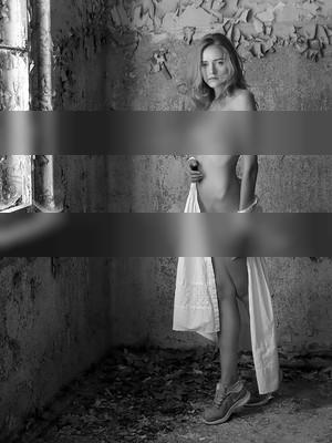 » #1/9 « / Girls and Lost Places / Blog post by <a href="https://strkng.com/en/photographer/axel+hansmann/">Photographer Axel Hansmann</a> / 2020-06-11 11:54 / Nude