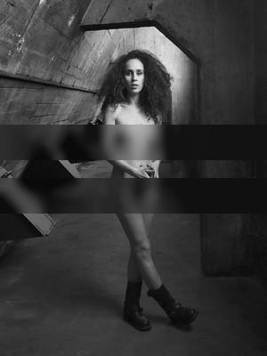 » #8/9 « / Girls and Lost Places / Blog post by <a href="https://strkng.com/en/photographer/axel+hansmann/">Photographer Axel Hansmann</a> / 2020-06-11 11:54 / Nude