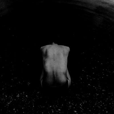» #4/6 « / drowning / Blog post by <a href="https://strkng.com/en/photographer/gxlgentxnz/">Photographer gxlgentxnz</a> / 2020-08-13 10:54 / Schwarz-weiss / dark,darkness,monochrome,nude,blackandwhite