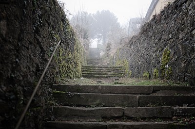 upstairs / Stimmungen / mood,castle,lostplace,stairs