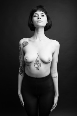 Eliška 8 / Nude / topless,blackandwhitephotography,black and white,female,femalemodel,woman,beauty,tatoo,stockings