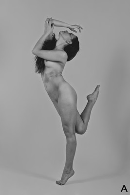 Statuesque / Fine Art / nude dancer