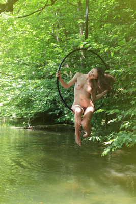 Grüne Welt / Nude / nude,akt,nature,outdoor,arialhoop,acrobatic