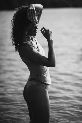 Julia in the lake 2 / Menschen / model,shooting,sensual,lake,sea,beautiful,woman,curly