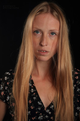 Ira 5 / Portrait / portrait,vernissage,woga,diefotolounge,atelierhaus,stimmungen,longhair,freckles,ira,irene,ukraine