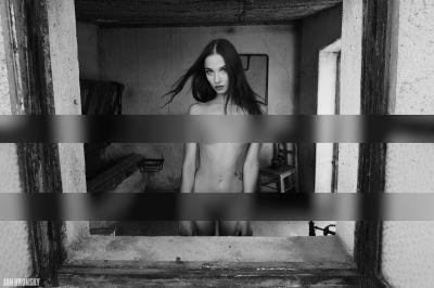 Windows 2000 / Nude  Fotografie von Fotograf Ján Hronský ★4 | STRKNG