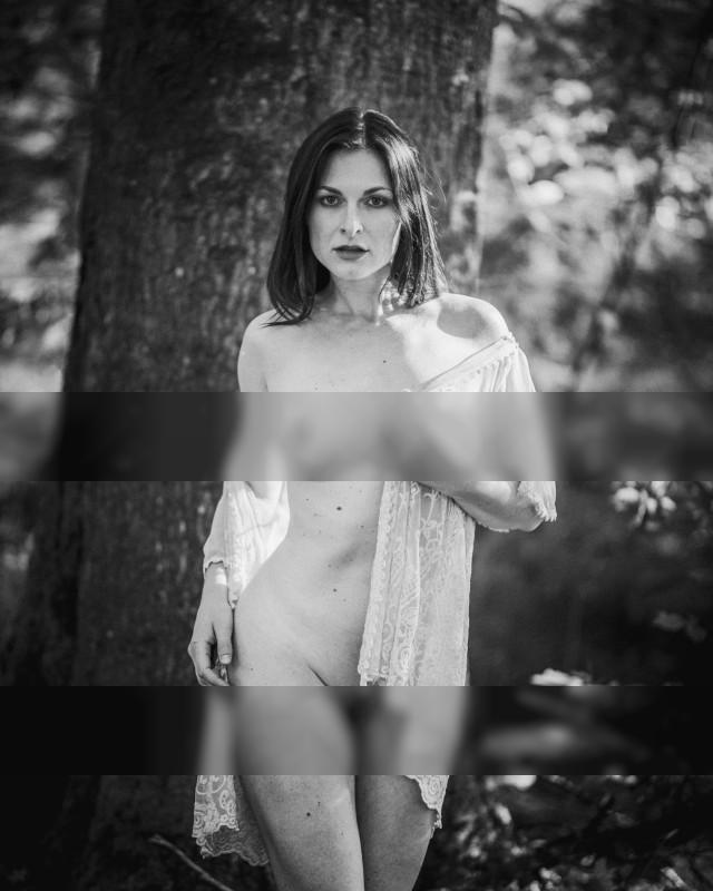 Ivana / Nude  photography by Photographer Luc Gasparet | STRKNG