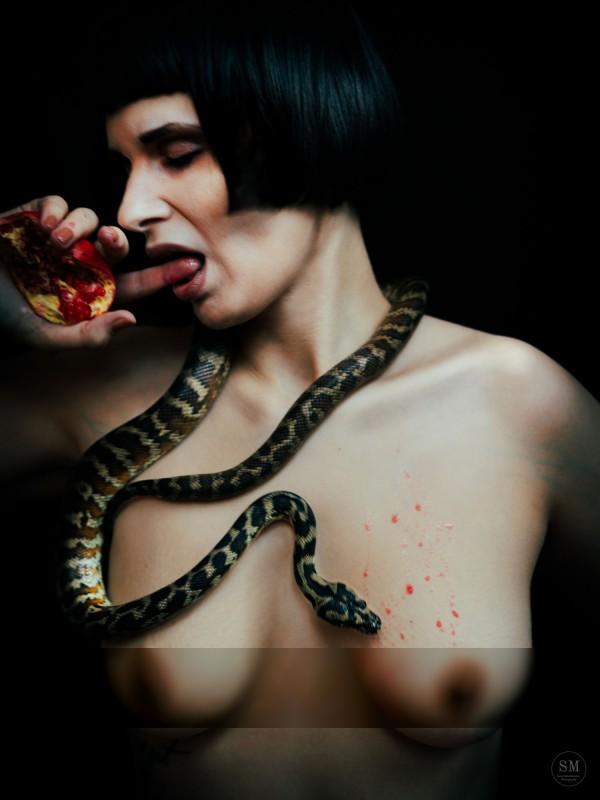 Snake / Nude  photography by Photographer Swen Muenstermann ★2 | STRKNG