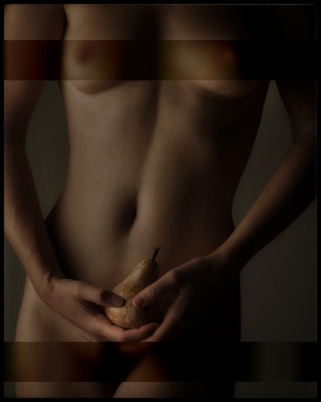 Nice Pear. / Nude  Fotografie von Fotograf Dave Hunt ★3 | STRKNG