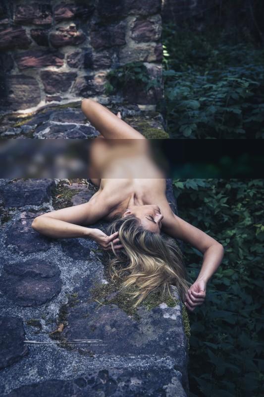 Auf der Mauer / Nude  Fotografie von Fotograf sk.photo ★3 | STRKNG