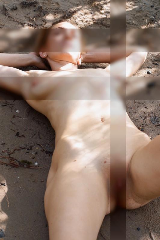 Ismene nackt am Rhein / Nude  Fotografie von Fotograf timtowtdi | STRKNG
